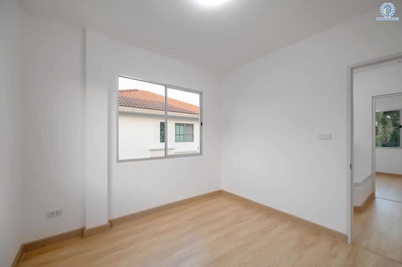 บ้านมือสองตกแต่งใหม่ โครงการ พฤกษ์ลดา ติวานนท์-ราชพฤกษ์ แบรนด์ L&H เนื้อที่ 50.2 ตร.ว. ฟังก์ชัน 3 ห้องนอน 2 ห้องน้ำ จอดรถได้ 2 คัน บ้านสไตล์มินิมอล ดูอบอุ่นน่าอยู่อาศัย บนทำเลติดใหญ่ ถนน 345 เชื่อมต่อหลายน ถนนราชพฤกษ์ ถนนชัยพฤกษ์ ถนนศรีสมาน ใกล้ทางด่วน "ศรีสมาน"...